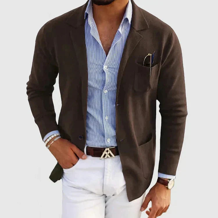 Blazer de moda para hombre, corte slim fit casual, ideal para un estilo contemporáneo y cómodo.