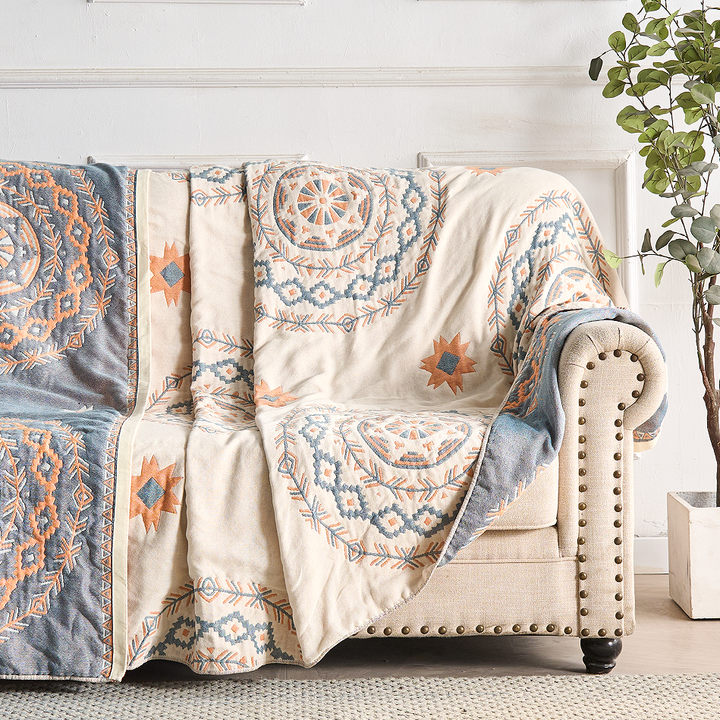 Manta de algodón transpirable con patrón mandala. Decoración ligera y bohemia para sofá o cama, creando un ambiente sereno.