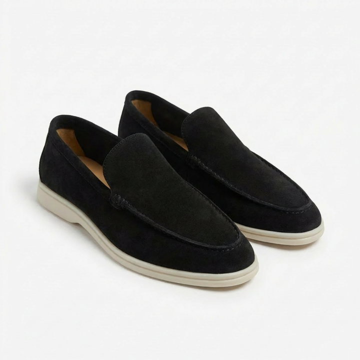 Mocasines hombre casuales con suela de contraste, diseño sin cordones para un look moderno y cómodo.