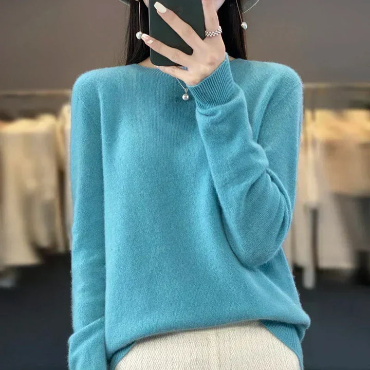Suéter de punto fino para mujer, manga larga y cuello redondo. Brinda calidez y comodidad todo el día.