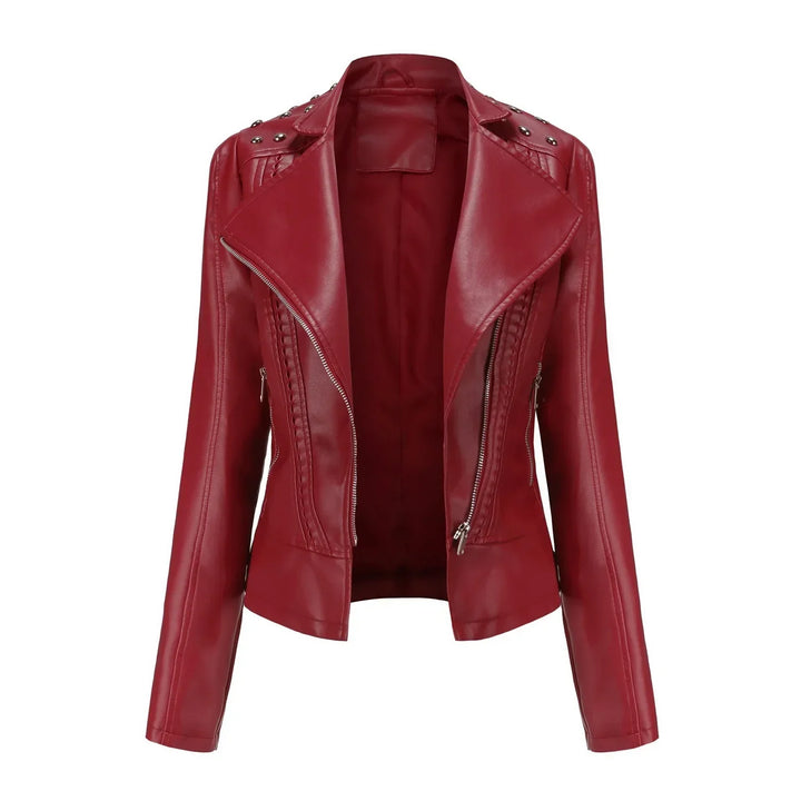 Espalda de chaqueta ajustada de mujer, corte elegante que define la silueta femenina con estilo.