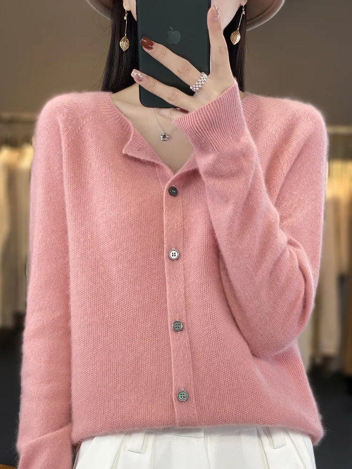 Elegante cárdigan de mujer con cuello redondo, tejido suave, ajuste cómodo y slim.