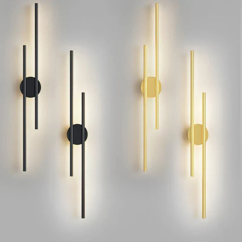 Iluminación contemporánea: lámpara de pared LED negra y dorada con doble haz. Ideal para ambientes modernos.