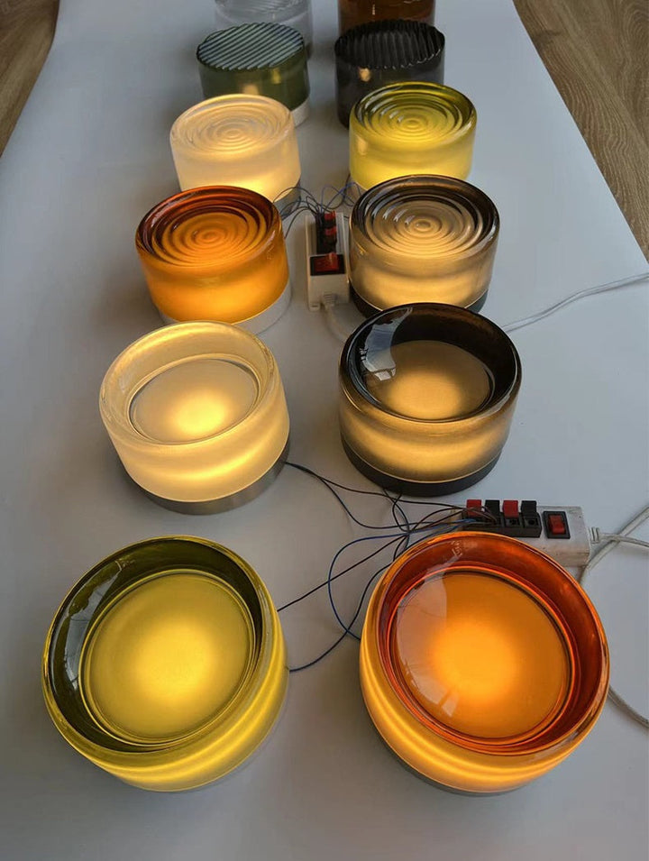 Lámpara de diseño moderno LED IP65 para exterior, luz difusa con patrón de onda en la pared.
