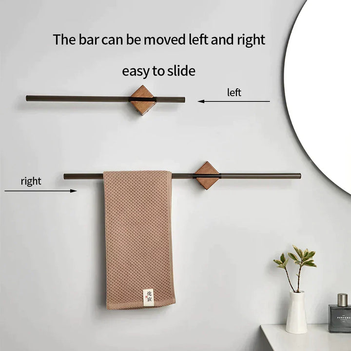 Moderno toallero de acero inoxidable con apariencia de madera. Ideal para un baño con estilo, decoración y organización impecable.