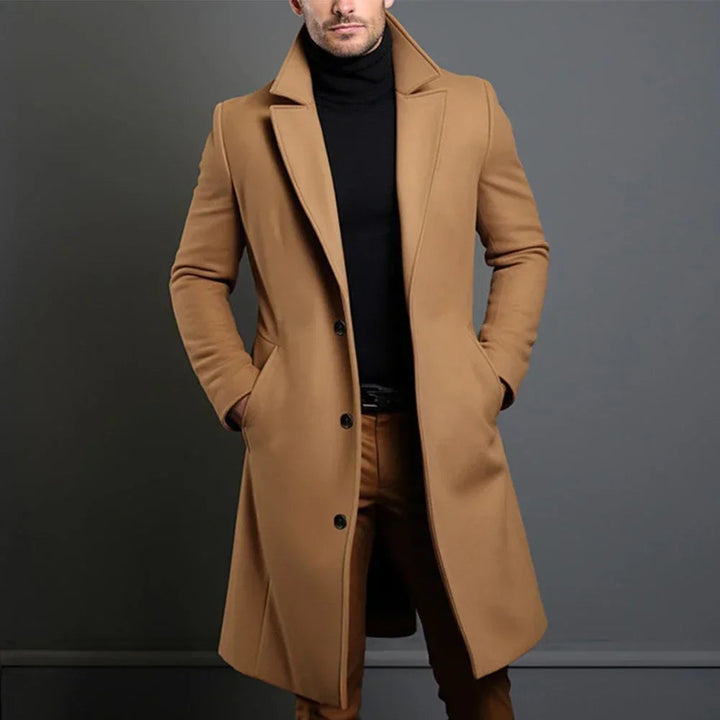 Abrigo largo clásico para hombre, estilo elegante, ideal para invierno. Moda masculina versátil y sofisticada.