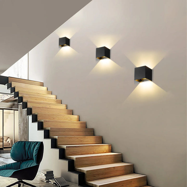 Lámpara de pared inalámbrica USB recargable con luz cálida LED ajustable para el hogar.