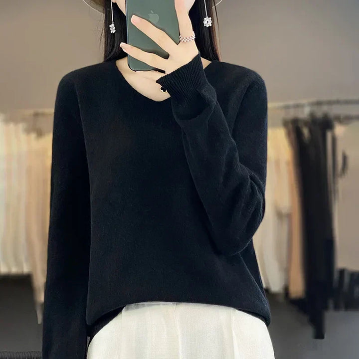 Pullover de mujer versátil, cuello V, perfecto para el frío con estilo.
