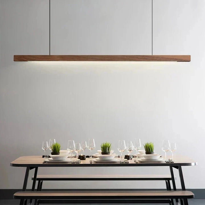 Lámpara colgante Arden de madera, diseño escandinavo moderno. Ideal para interiores, crea luz decorativa y ambiente acogedor.