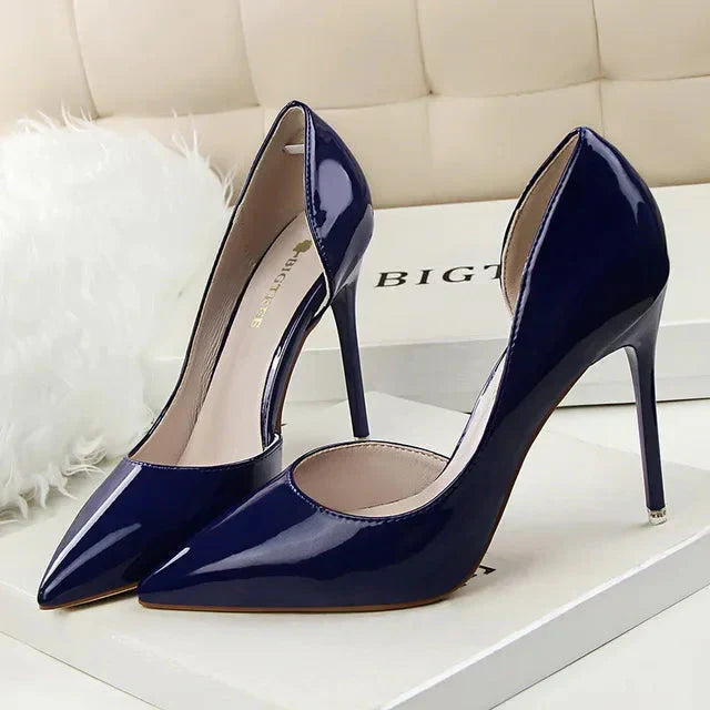 Moda mujer: zapatos de tacón alto, laterales abiertos, muy elegantes y cómodos para el verano.