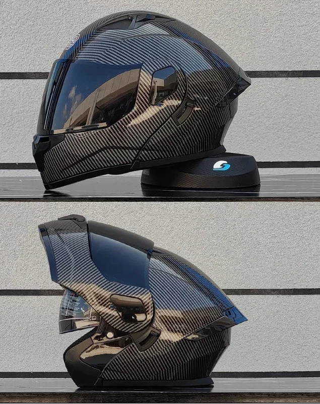Vista frontal de casco moto modular con doble visera, máxima seguridad en carretera.