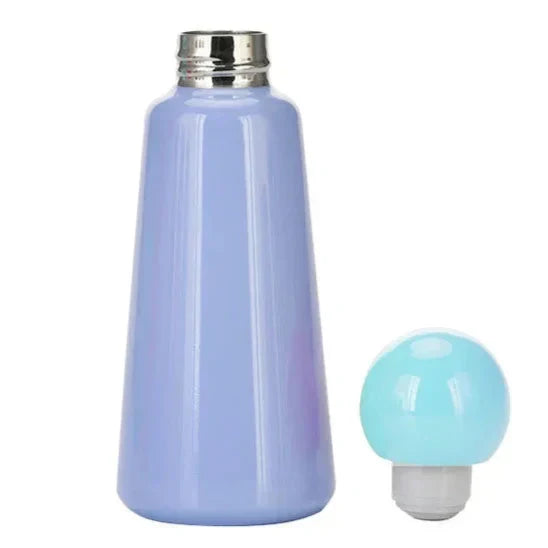 Accesorio esencial: botella de acero bicolor, térmica para hidratación diaria y vida activa.