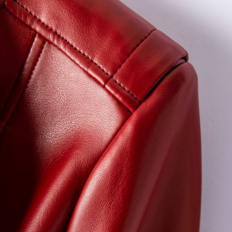 Cazadora de entretiempo para mujer. Prenda efecto piel atemporal, ideal para primavera y otoño.