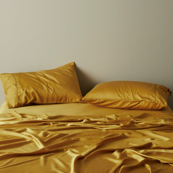 Hipoalergénicas fundas de almohada de bambú lyocell satén, suave al tacto y sostenible.