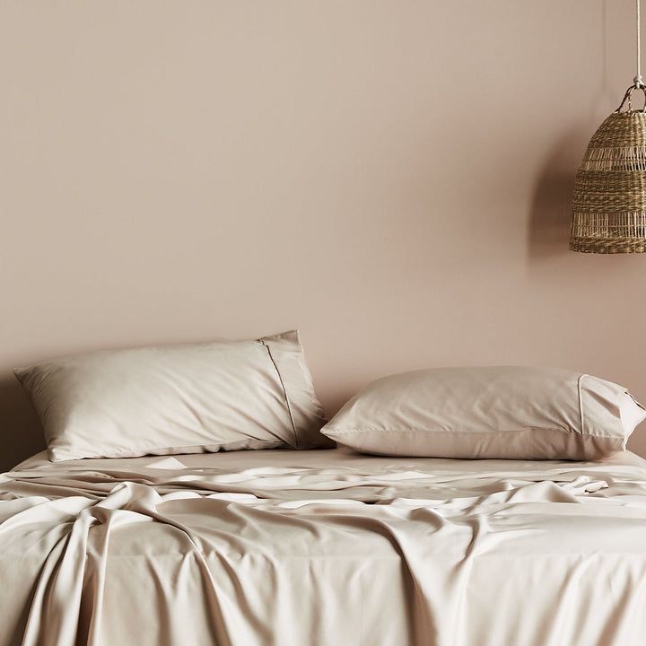 Set de fundas de almohada sostenibles de lyocell bambú, satén ecológico para tu cama.