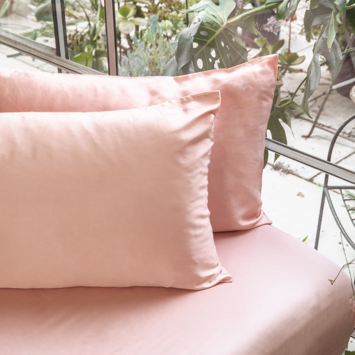 Lujosas fundas de almohada refrescantes, satén lyocell bambú.