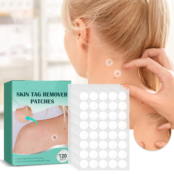 Mano aplicando un parche SkinClear para verrugas. Aplicación fácil, cuidado discreto y sin dolor para la piel.