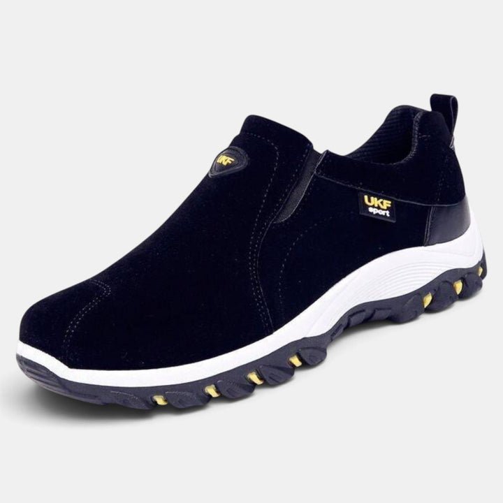 Zapatos slip on para hombre, color negro, cómodos y antideslizantes para uso diario casual y urbano.
