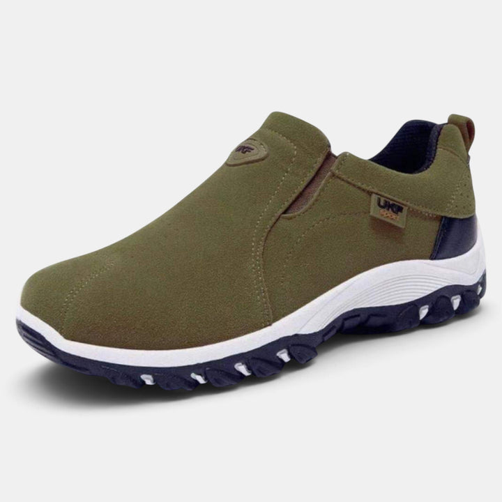 Zapatos hombre slip on, textura suave, color azul marino, ideales para un look casual y confort duradero.