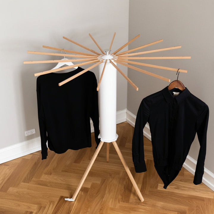 Tendedero plegable de metal para ropa interior, ideal para secado en el hogar moderno y ahorro de espacio.