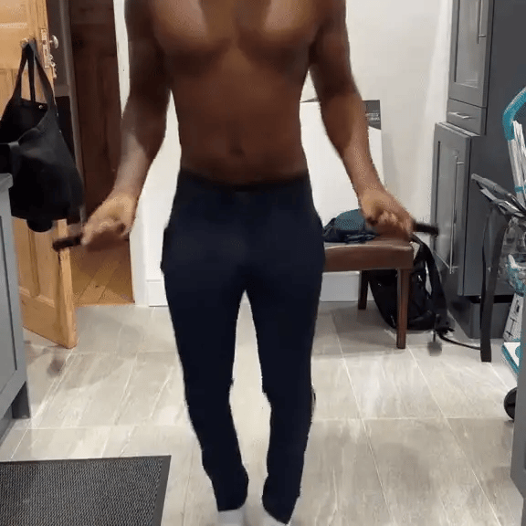 Cuerda de saltar inalámbrica con contador LCD para fitness y ejercicio portátil sin enredos.