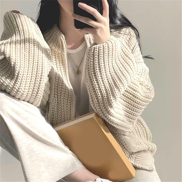 Suéter cárdigan oversize de punto con cremallera, color beige, abrigo de mujer para estilo casual.