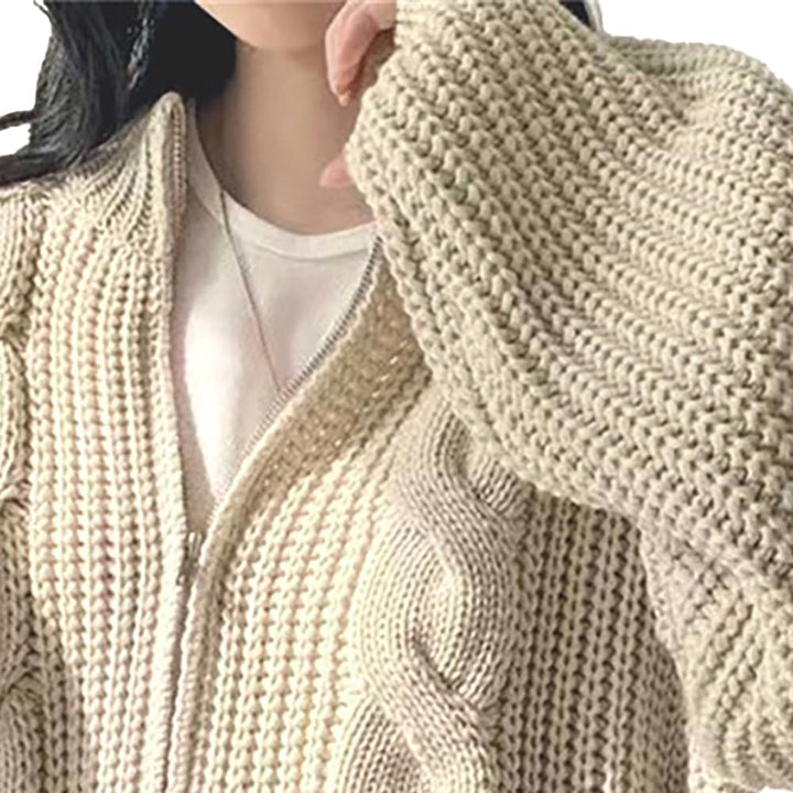 Abrigo cárdigan oversize de punto rosa con cremallera para mujer, ideal para looks casuales de invierno.