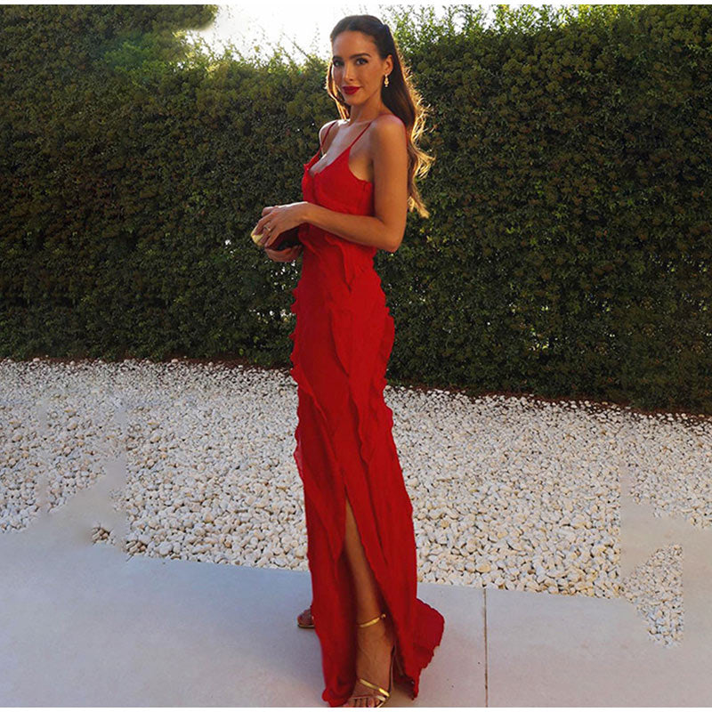 Vestido largo negro de mujer con volantes, diseño elegante para eventos formales.
