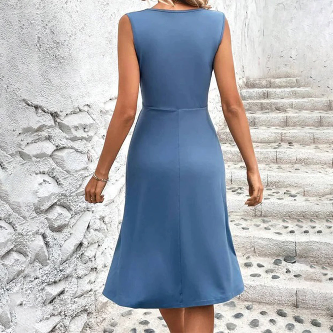 Vestido midi azul para mujer, con diseño fresco y ajuste cómodo, moda de verano.