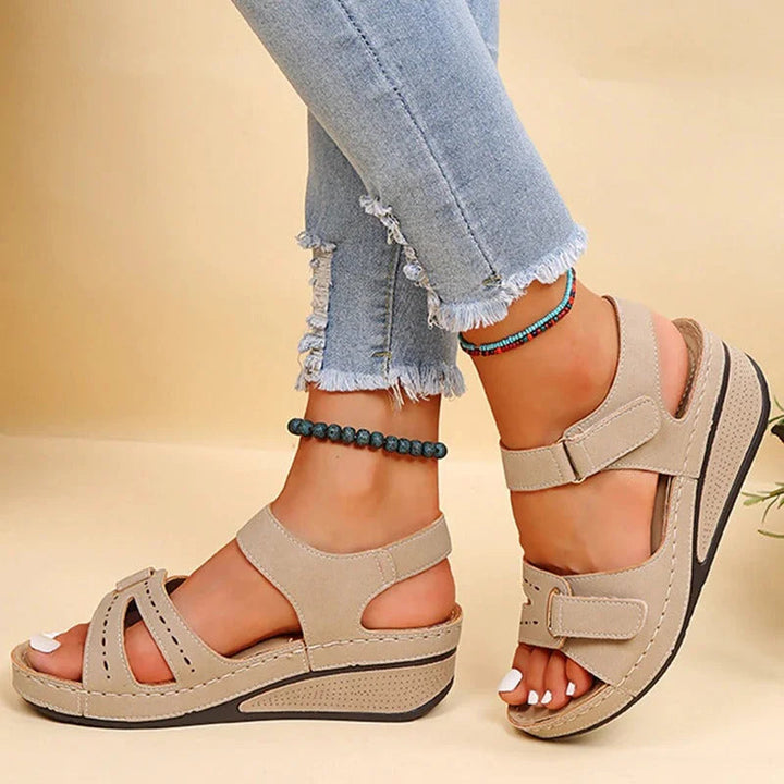 Sandalias ortopédicas Sofia, un calzado de mujer moderno y versátil con soporte y confort para cada día.