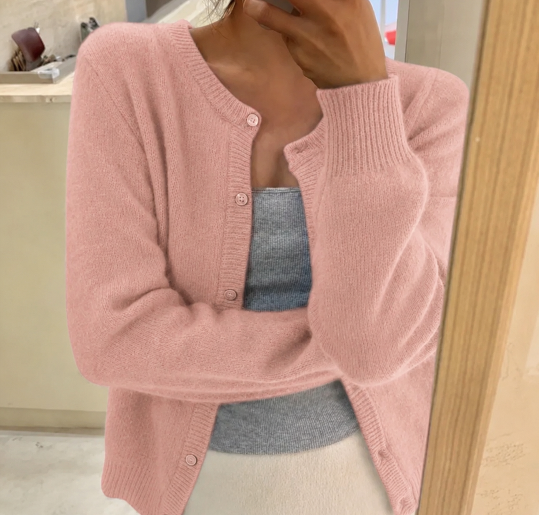 Diseño de cárdigan de mujer con cuello redondo y botones, cómodo, suave y versátil para cualquier temporada.