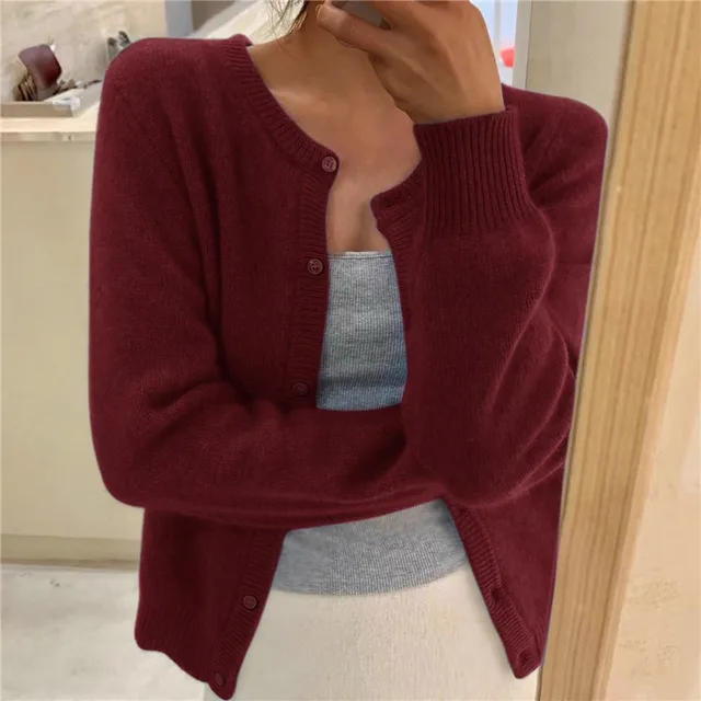 Cárdigan de mujer, cuello redondo y botones, un básico elegante y cómodo para tu armario.