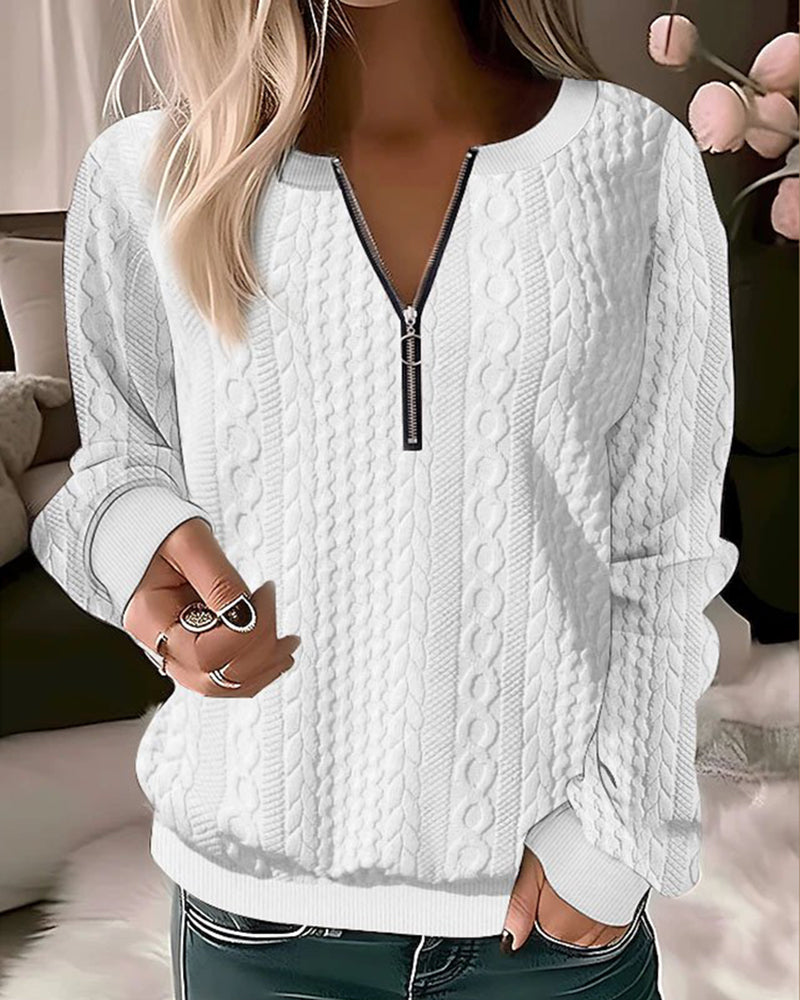Suéter de mujer elegante en tono neutro, prenda versátil para moda femenina de otoño/invierno. Estilo y comodidad.