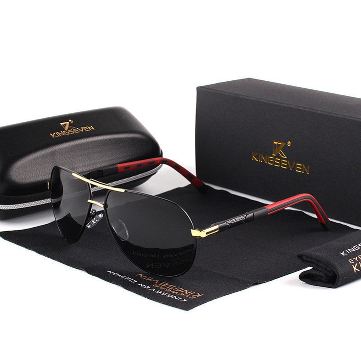 Detalle de gafas de sol aviador polarizadas para hombre. Protección UV400 y lentes de alta calidad para el sol.