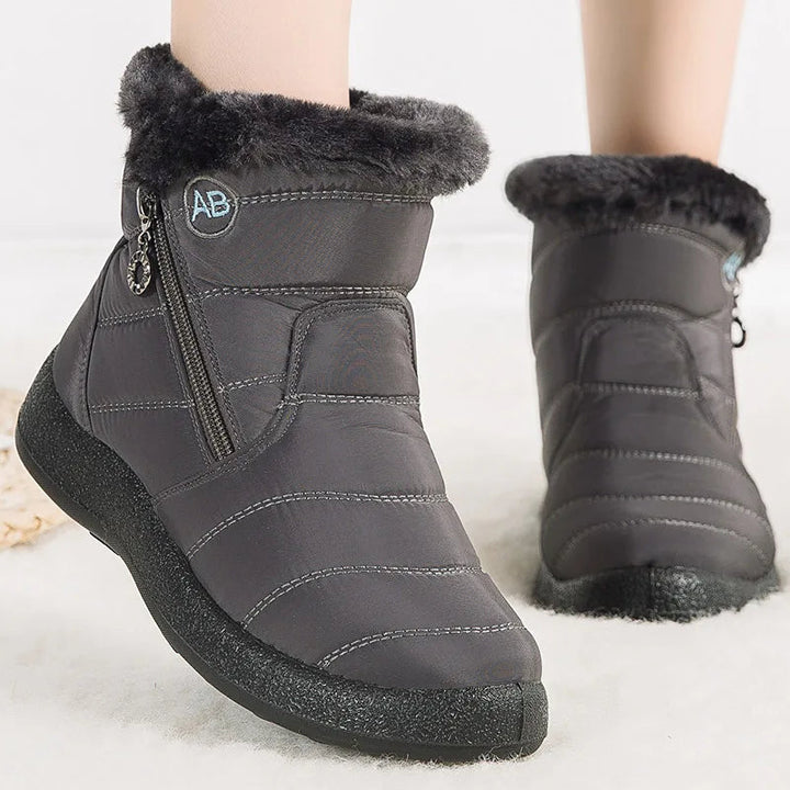 Suela robusta antideslizante de botas de invierno para mujer, máxima tracción en nieve y hielo.