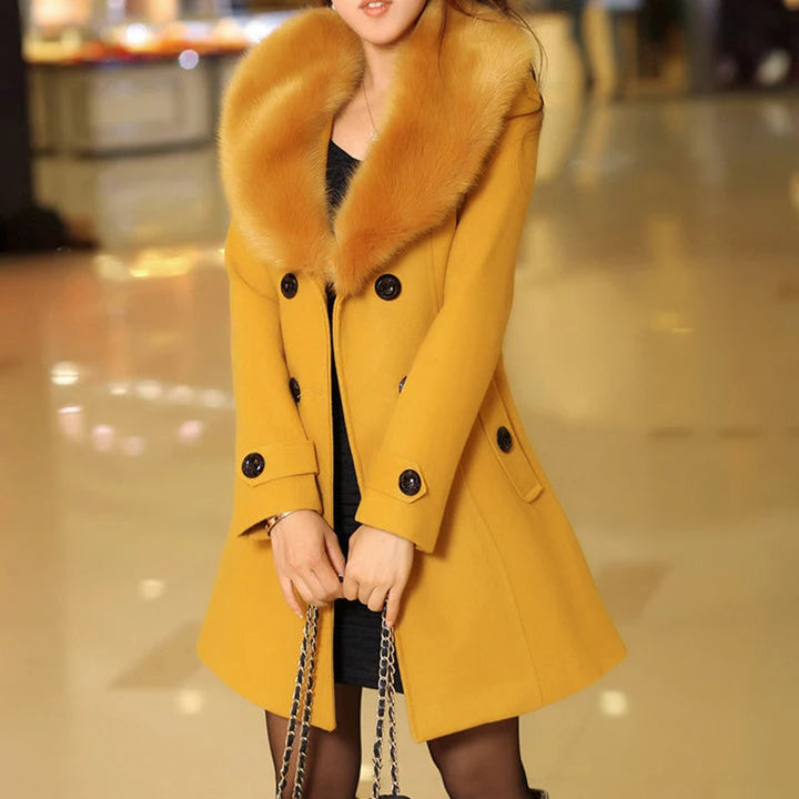 Abrigo largo sofisticado mujer, ideal para otoño e invierno. Moda elegante y abrigadora.