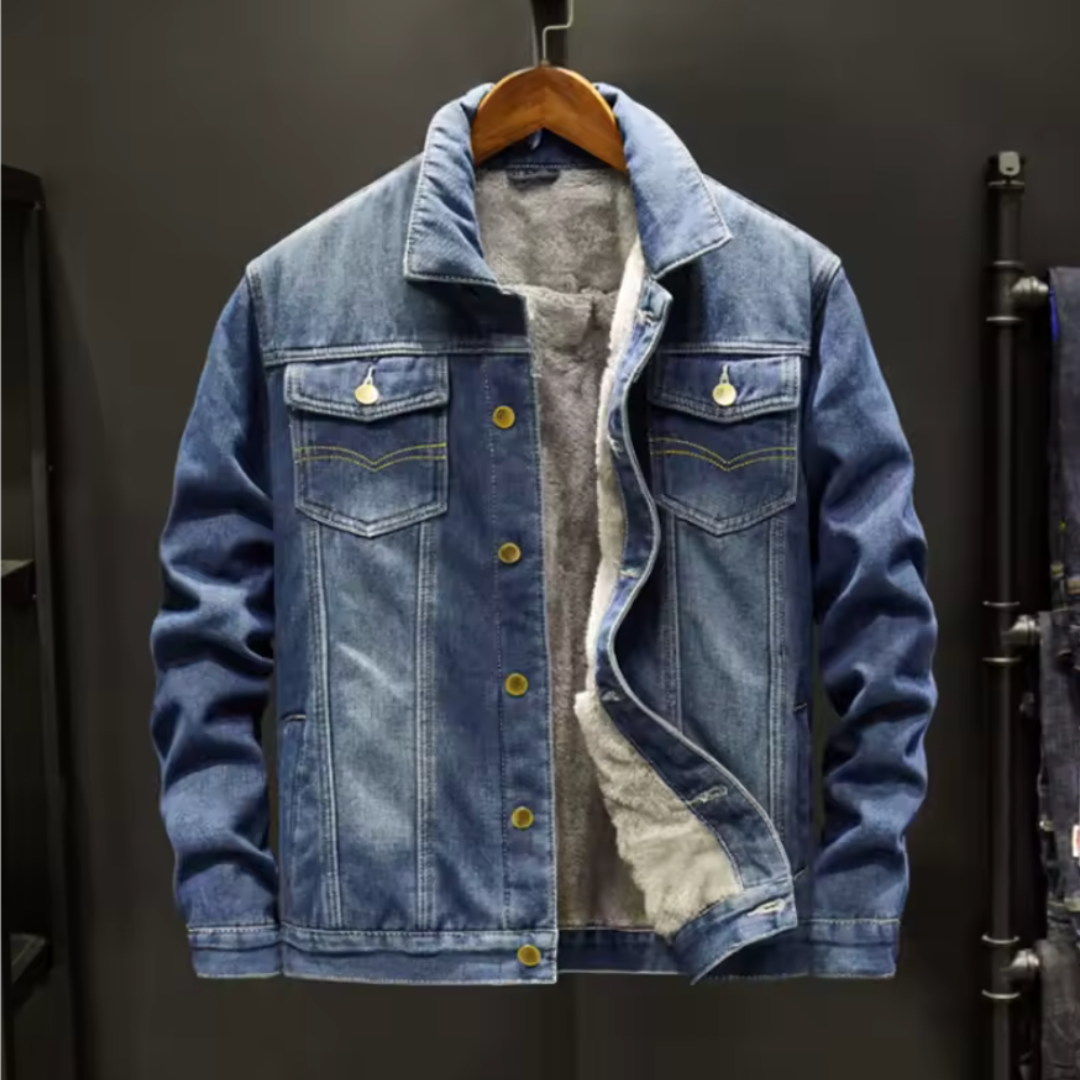 Cazadora vaquera de hombre, estilo casual y cálido. Chaqueta denim de invierno con forro y botones. Moda.