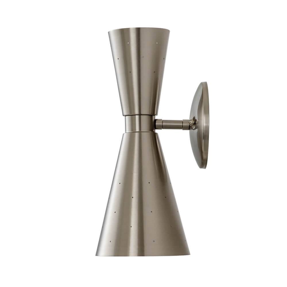 Aplique de pared doble cono, iluminación ambiente con toque moderno para tu hogar.