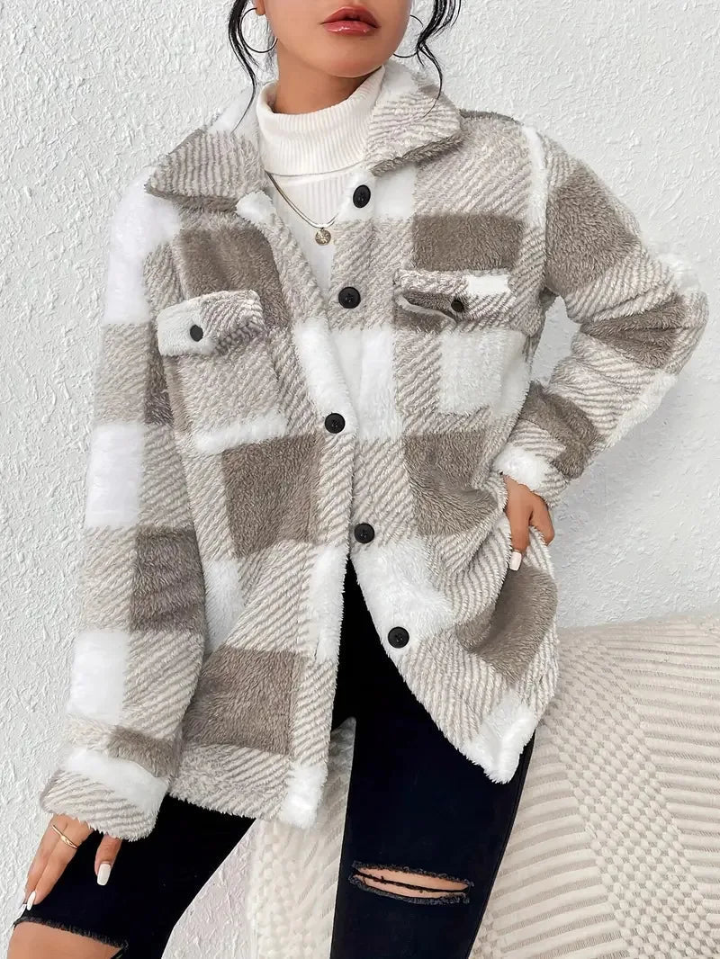 Abrigo polar de mujer ultra suave y acogedor. Esta chaqueta cálida es perfecta para mantenerte cómoda en invierno.
