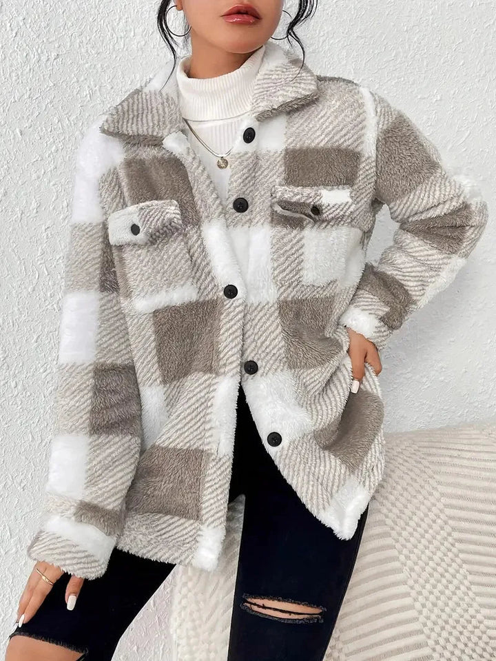Abrigo polar de mujer ultra suave y acogedor. Esta chaqueta cálida es perfecta para mantenerte cómoda en invierno.