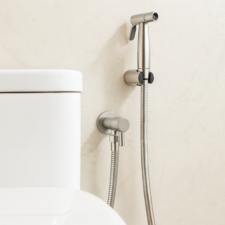 Rociador de bidet de acero inoxidable, ducha higiénica para inodoro. Limpieza personal moderna y eficiente.