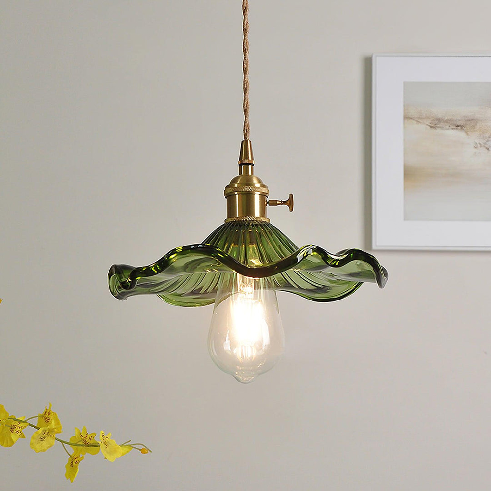 Lámpara de techo Hibisco estilo vintage. Cristal estriado que ofrece luz cálida. Decoración botánica.