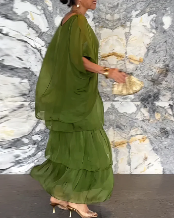 Vestido fluido y elegante Lourdes para mujer, perfecto para ocasiones especiales o uso diario.