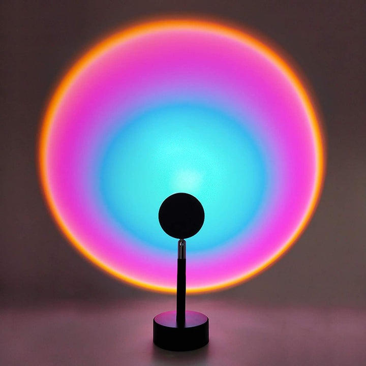 Lámpara LED USB de atardecer. Luz cálida y minimalista para decorar tu escritorio, dormitorio o cualquier espacio. Ambiente relajante.