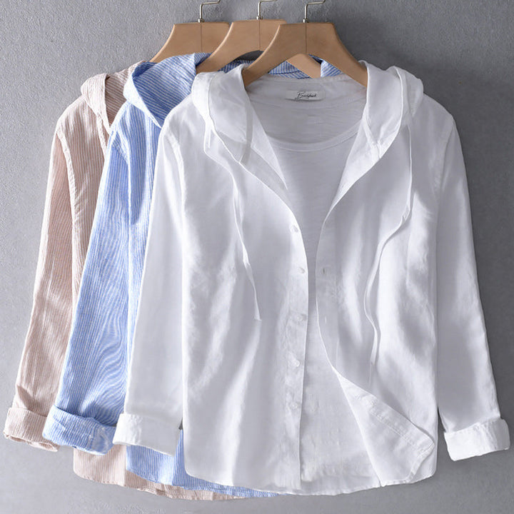Blusa de mujer a rayas con capucha y botones, ideal para un look casual de verano o primavera.