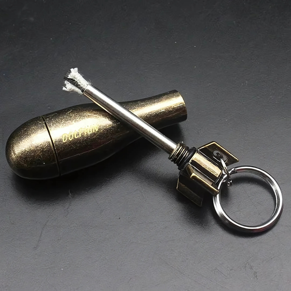 Encendedor de pedernal impermeable con llavero y abridor de botellas para camping y supervivencia.