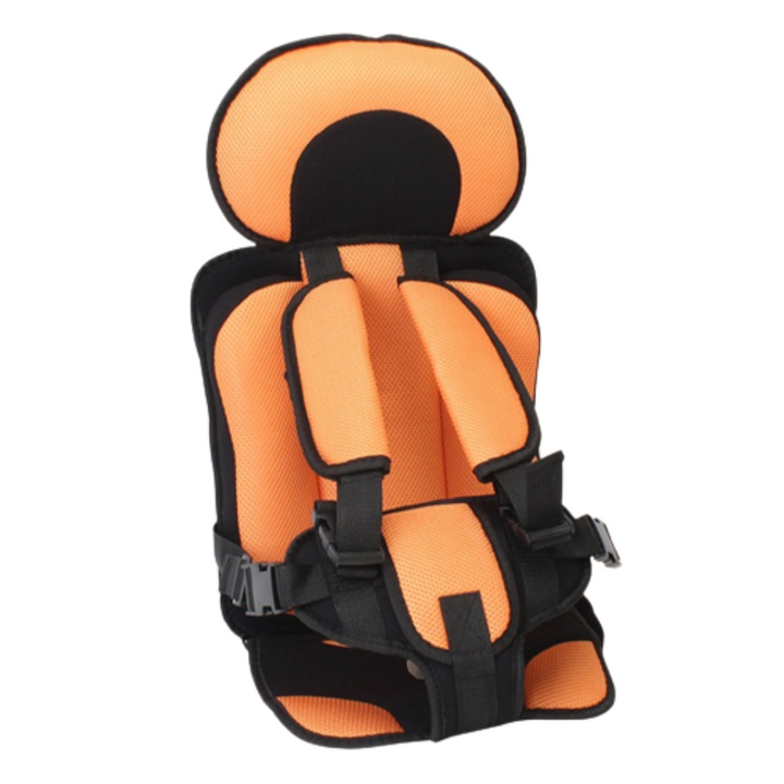 Silla de coche compacta y ligera para niños, perfecta para un viaje familiar seguro y cómodo.