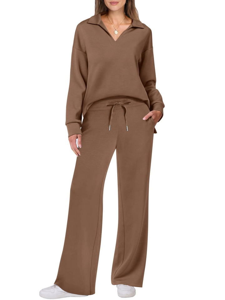 Moda otoño: Conjunto de punto de mujer con cuello V y manga larga, pantalón ancho. Ropa cómoda y casual.