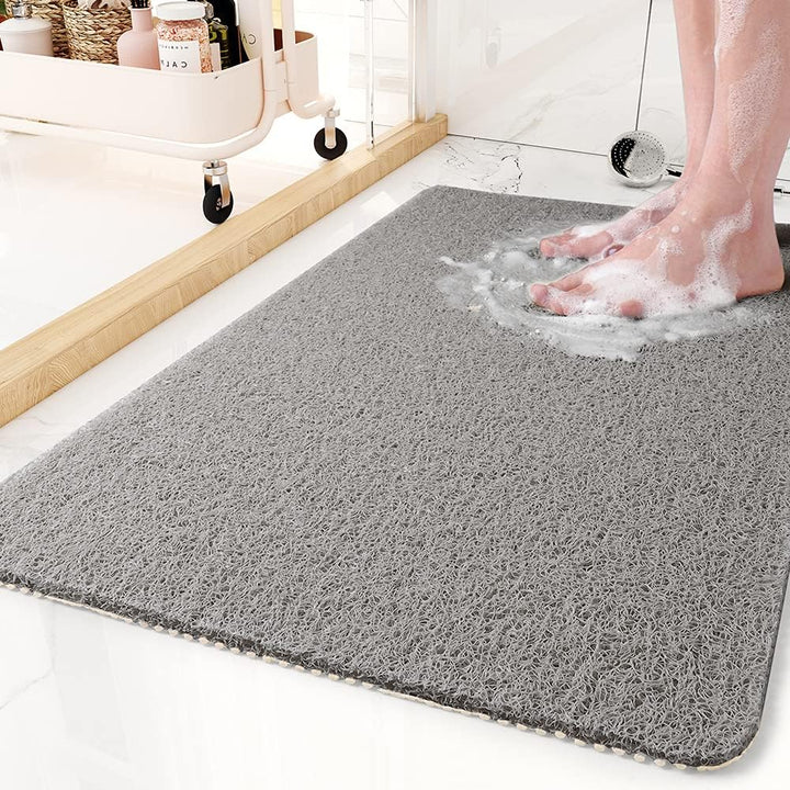 Alfombra de ducha de PVC antideslizante estilo lufa, ofrece seguridad y masaje para los pies en cualquier baño.