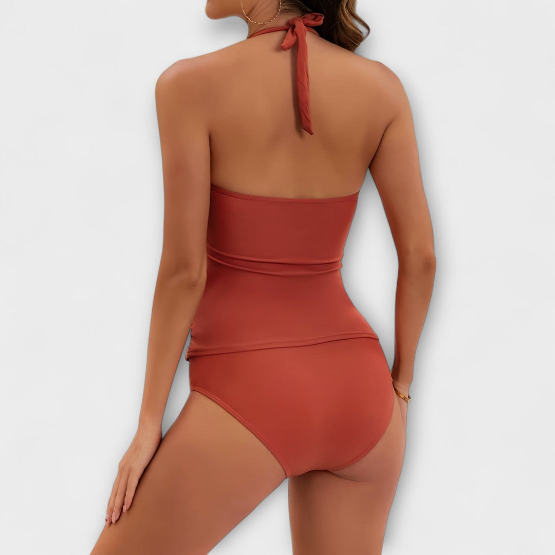 Bañador de mujer, una pieza, con escote V, detalle dorado y diseño drapeado, para un look de playa glamuroso.
